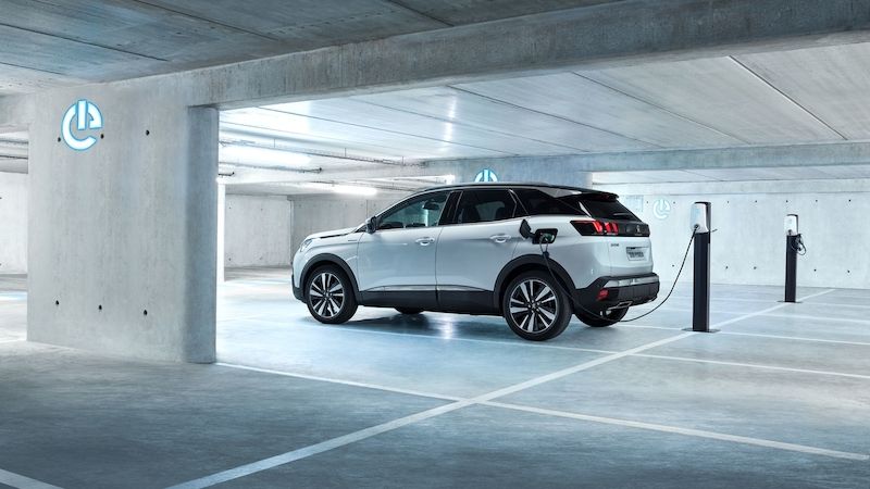 Peugeot va enfin proposer la traction 4×4.  Grâce aux hybrides rechargeables